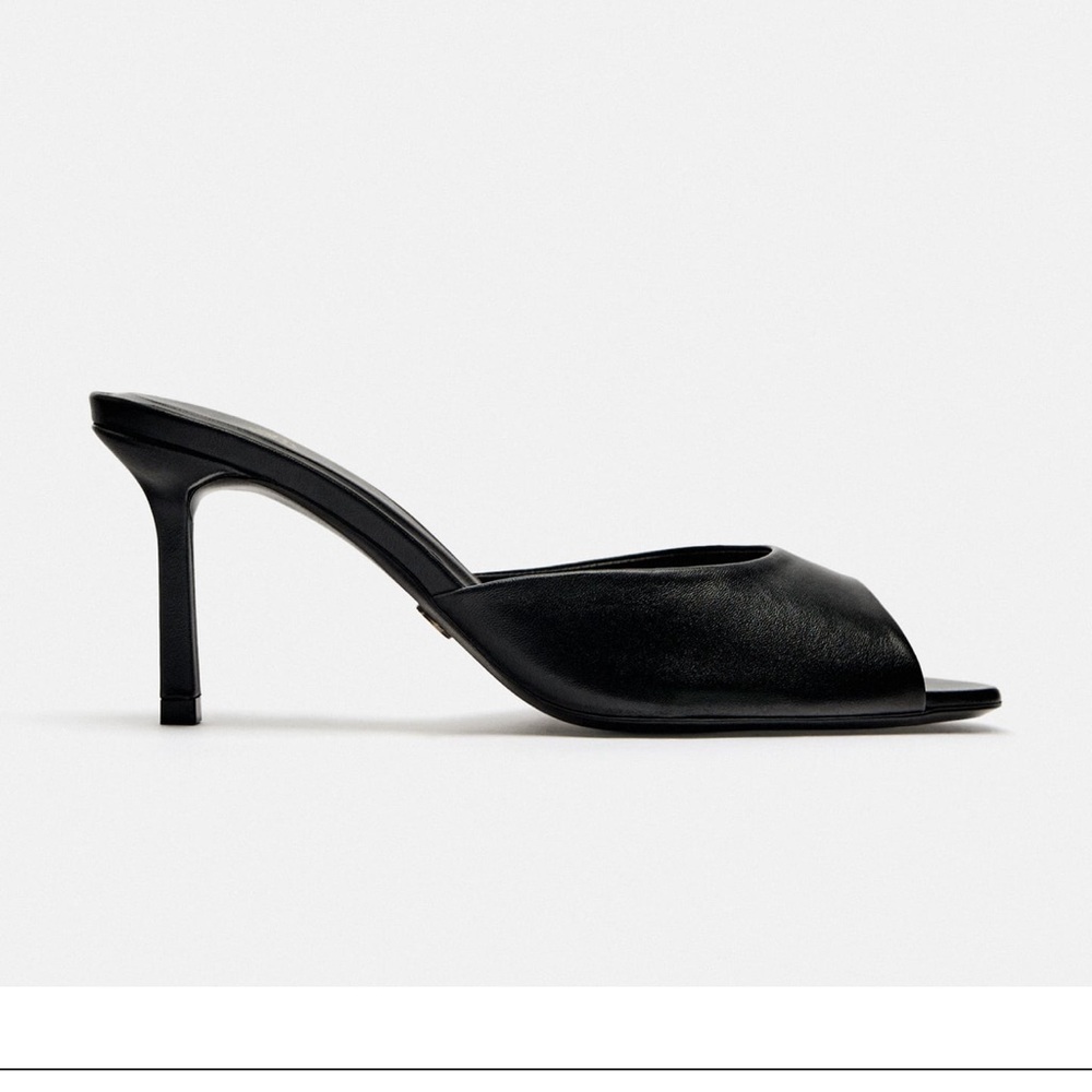 HEELED LEATHER SLIDES